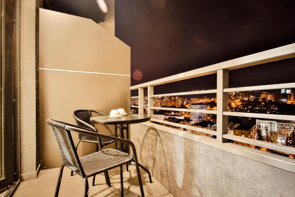 Ameri Plaza-3